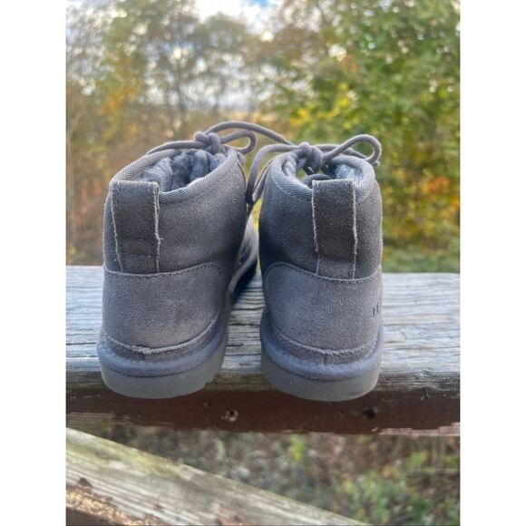 UGG  Kids Neumel II Boot Brand 1017320K  Gray  Sz 3 Youth - Picture 3 of 8